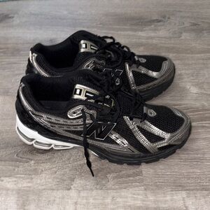 New Balance Black and Silver Sneakers